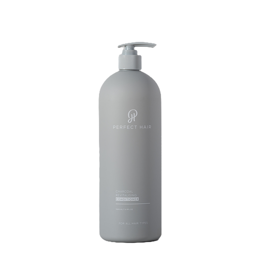 Perfect Hair 1 Litre Charcoal Revisiting Conditioner that fortifies and nourishes the hair, restoring shine and softness.